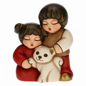 Coppia di bimbi con gatto Presepe classico variante rossa